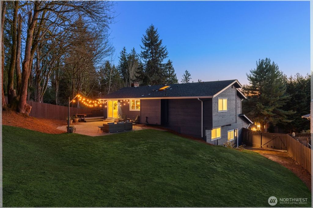Photo of 16822 NE 87th Street, Redmond, WA 98052 (MLS # 2331800)