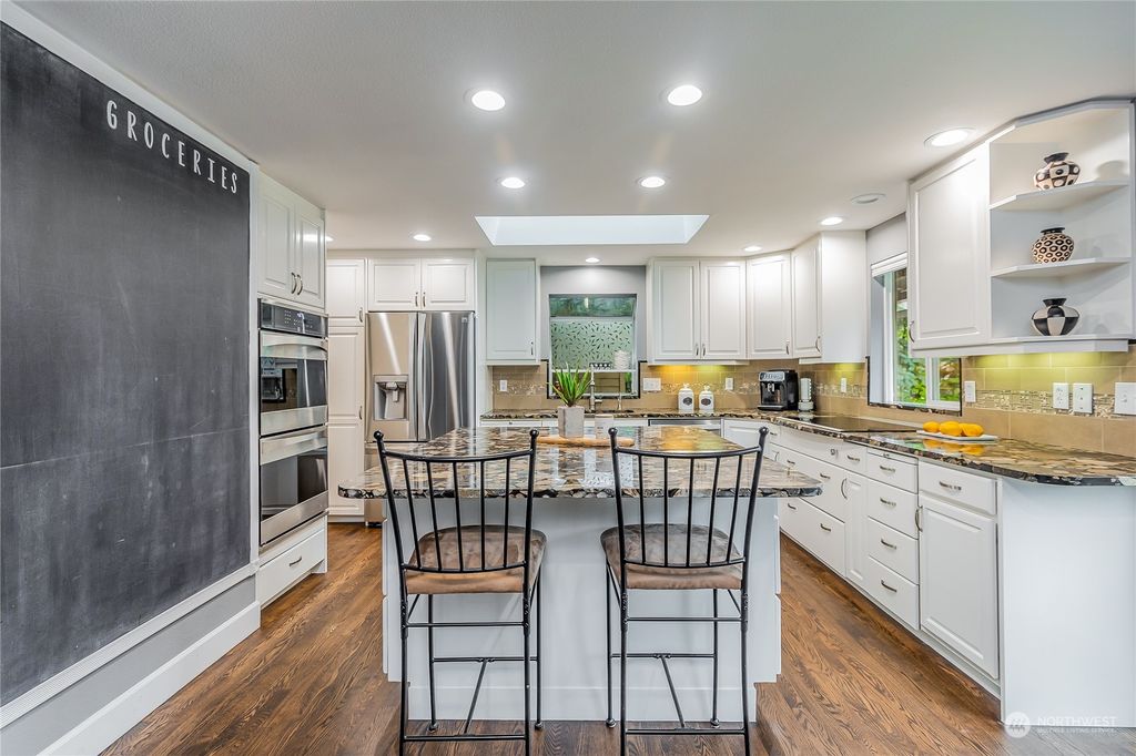 Photo of 18721 SE 44th Place, Issaquah, WA 98027 (MLS # 2139011)