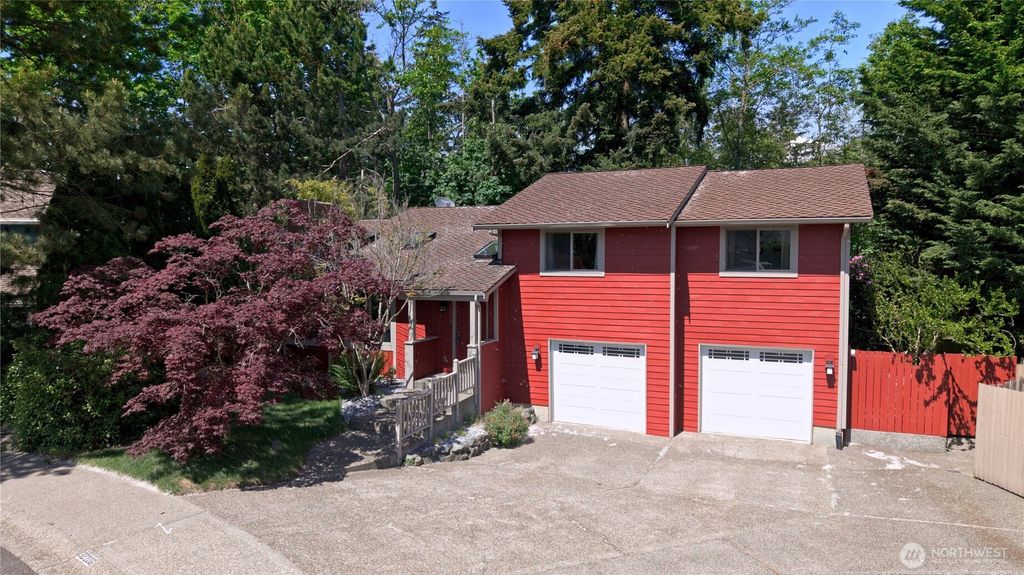 Photo of 32206 7th Avenue SW, Federal Way, WA 98023 (MLS # 2528075)