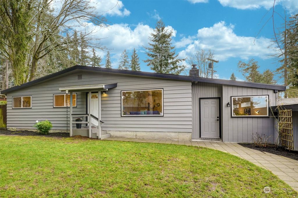 Photo of 8132 NE 156th Place, Kenmore, WA 98028 (MLS # 2038097)