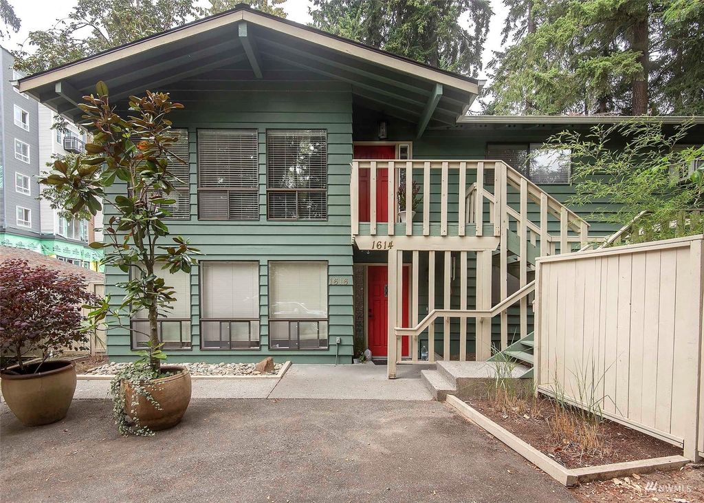 Photo of 1614 NE 199th Court, Shoreline, WA 98155 (MLS # 1992270)