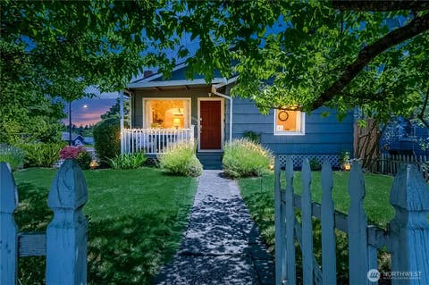Photo of 8526 17th Avenue NE, Seattle, WA 98115 (MLS # 2540662)