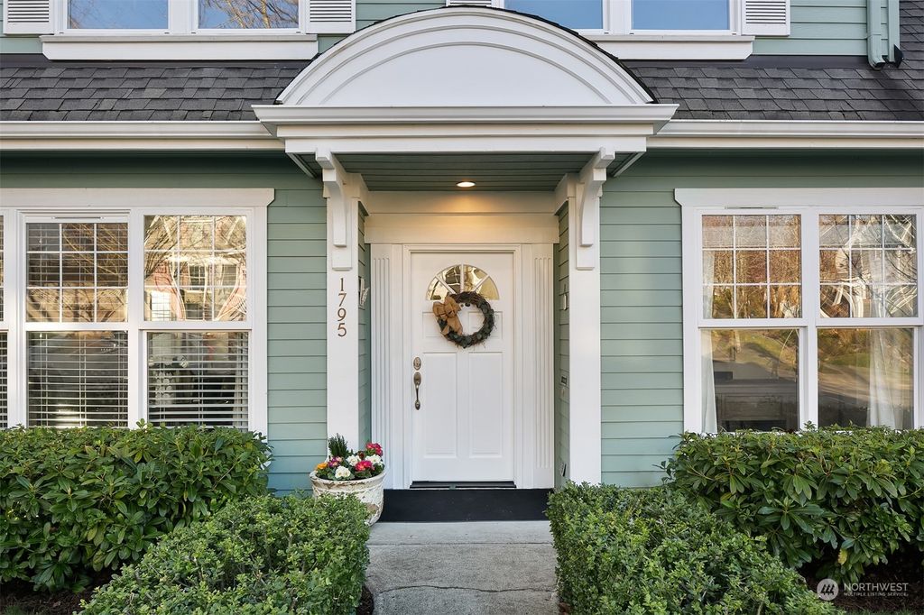 Photo of 1795 15th Avenue NE, Issaquah, WA 98029 (MLS # 2207930)