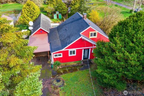 Photo of 1506 Westport Road, Aberdeen, WA 98520 (MLS # 2330783)