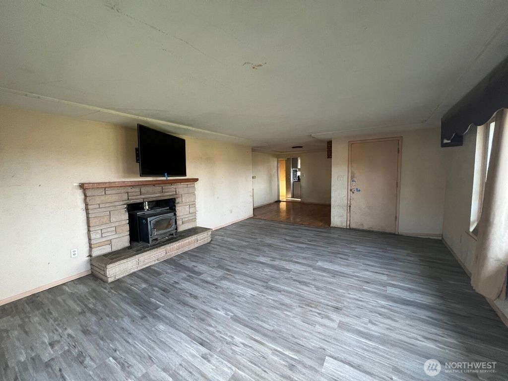 Photo of 502 17th Avenue SW, Puyallup, WA 98371 (MLS # 2463112)