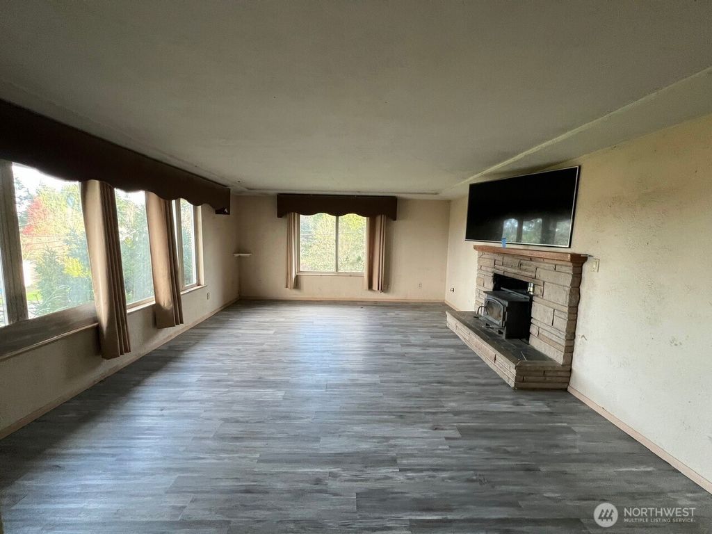 Photo of 502 17th Avenue SW, Puyallup, WA 98371 (MLS # 2463112)