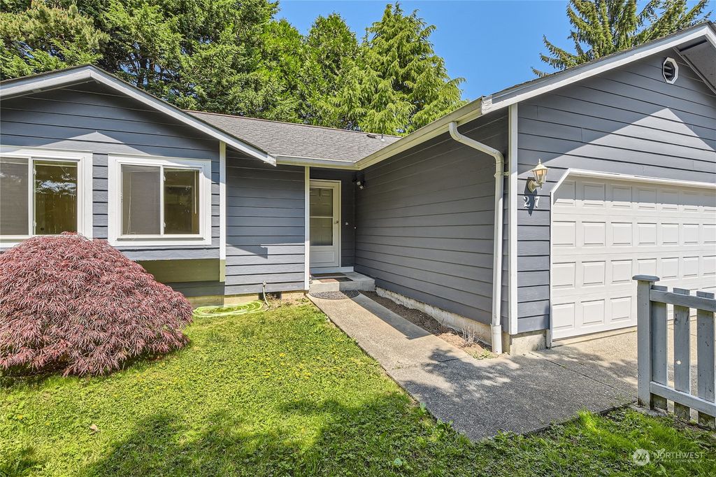 Photo of 27 75th Street SW, Everett, WA 98203 (MLS # 2076291)