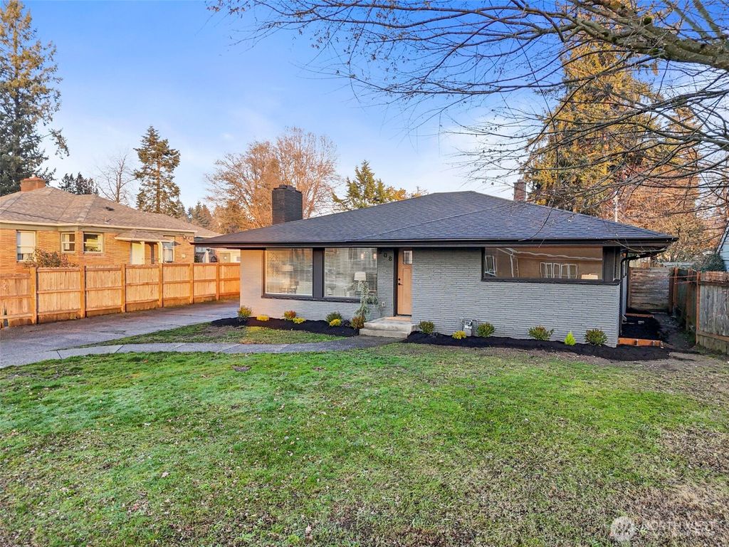 Photo of 208 J Street NE, Auburn, WA 98002 (MLS # 2471148)