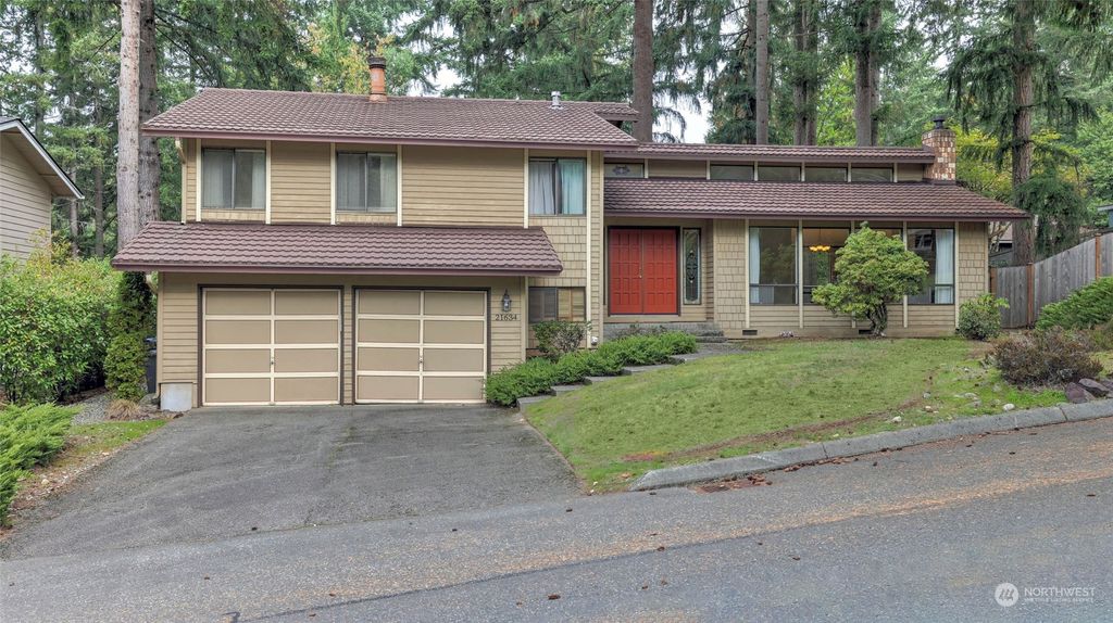 Photo of 21634 NE 17th Place, Sammamish, WA 98074 (MLS # 2176122)