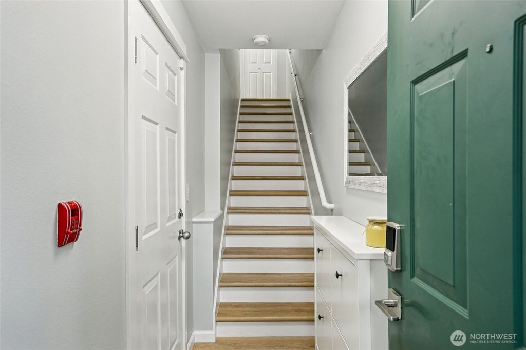 Photo of 21264 SE 42nd Lane #21264, Issaquah, WA 98029 (MLS # 2495811)