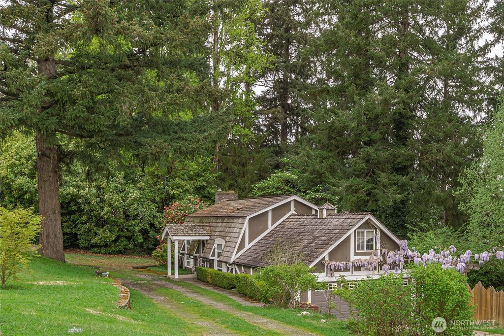 Photo of 12404 NE 6th Place, Bellevue, WA 98005 (MLS # 2511899)