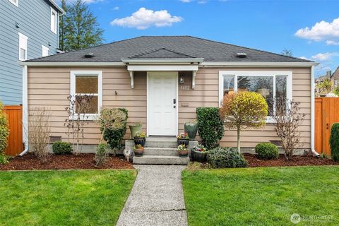 Photo of 4402 31st Avenue W, Seattle, WA 98199 (MLS # 2496251)
