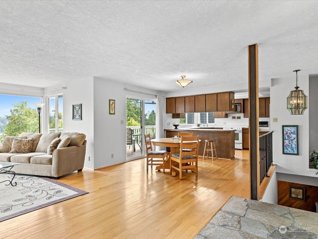 Photo of 15862 36th Avenue NE, Lake Forest Park, WA 98155 (MLS # 2277822)