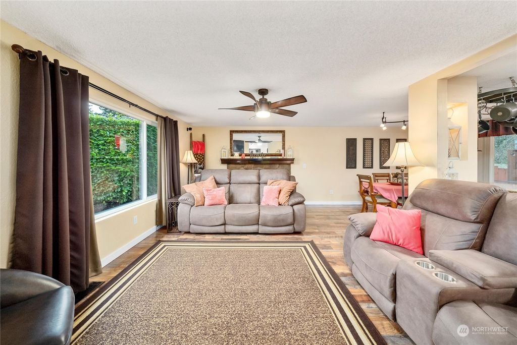 Photo of 31716 3rd Place S, Federal Way, WA 98003 (MLS # 2031033)