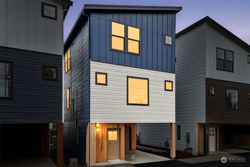 Photo of 14728 40th Avenue W, Lynnwood, WA 98087 (MLS # 2186338)