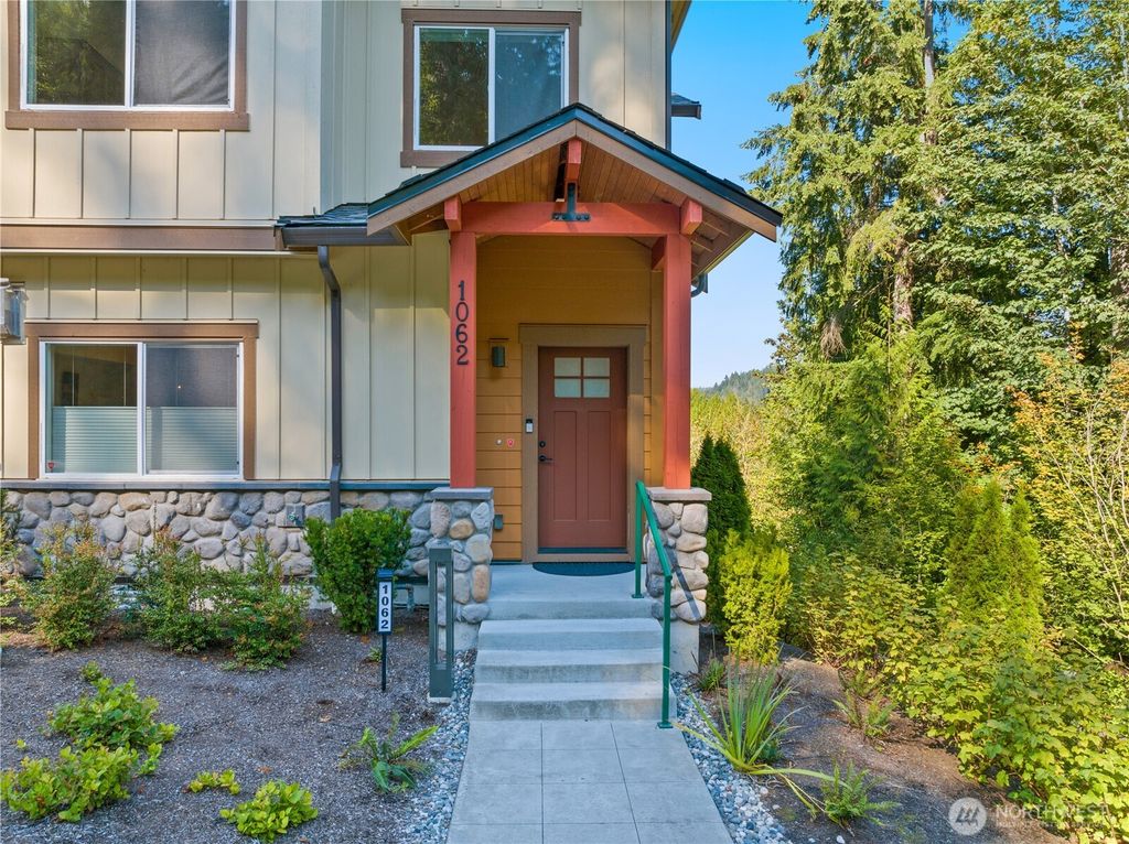 Photo of 1062 Sunrise Place SW, Issaquah, WA 98027 (MLS # 2352784)