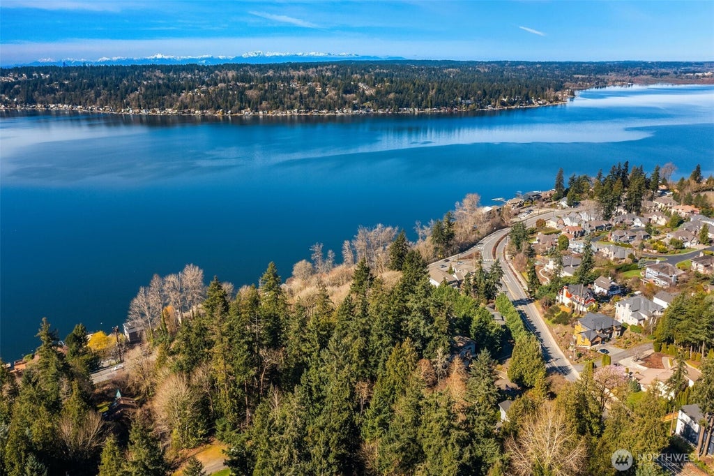 Photo of 11 XX E Lake Sammamish Parkway NE, Sammamish, WA 98074 (MLS # 2578372)