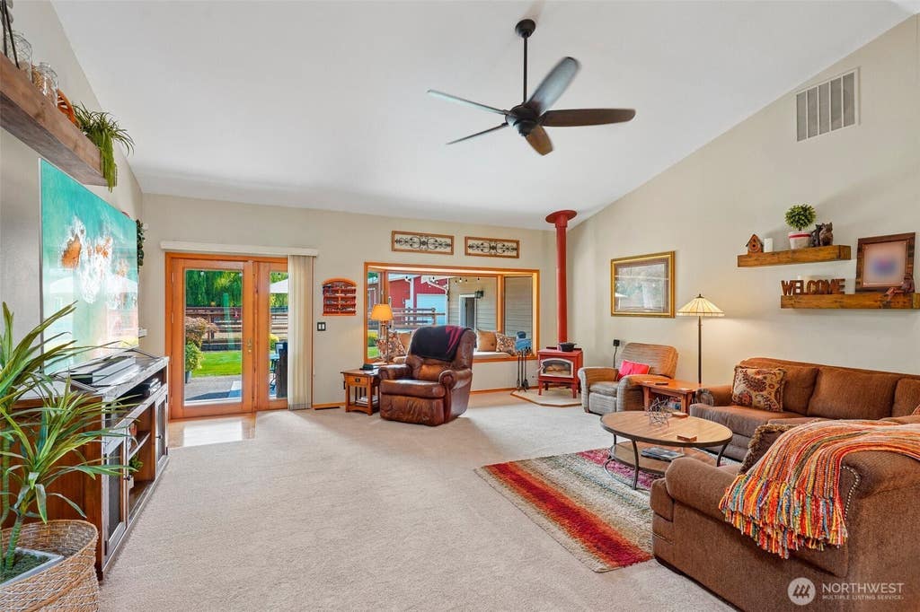 Photo of 39224 200th Avenue SE, Auburn, WA 98092 (MLS # 2570071)