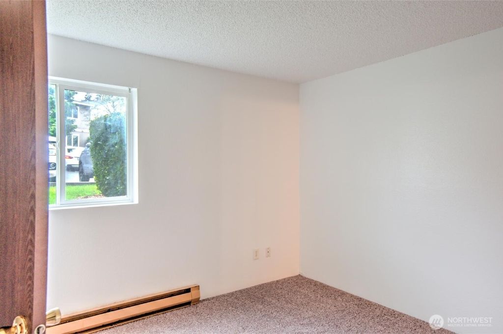 Photo of 12415 NE 130th Court #H104, Kirkland, WA 98034 (MLS # 2465371)