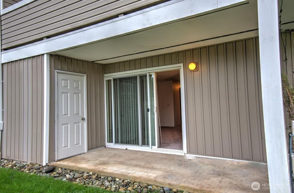 Photo of 12415 NE 130th Court #H104, Kirkland, WA 98034 (MLS # 2465371)