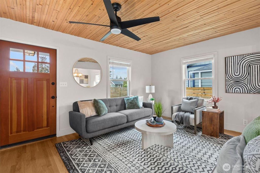 Photo of 3915 SW Hinds Street, Seattle, WA 98116 (MLS # 2481126)