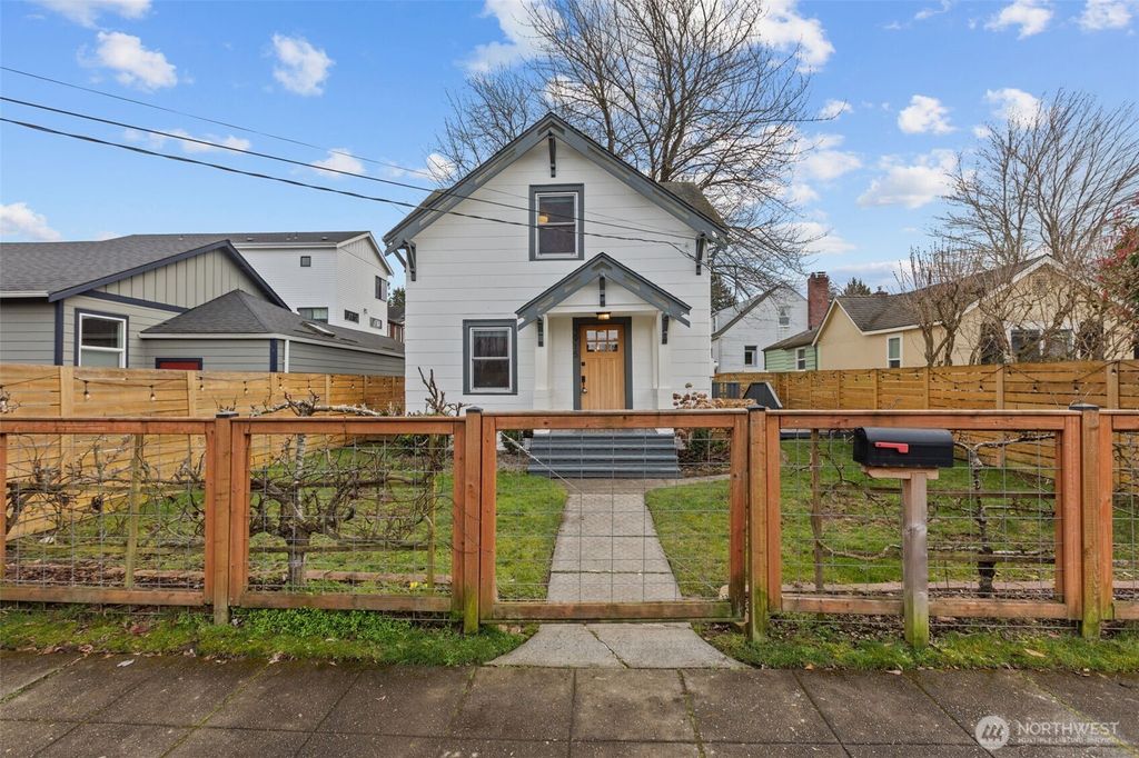 Photo of 3915 SW Hinds Street, Seattle, WA 98116 (MLS # 2481126)