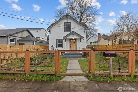 Photo of 3915 SW Hinds Street, Seattle, WA 98116 (MLS # 2481126)