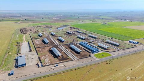 Photo of 1400 Lewandowski Road, Sunnyside, WA 98944 (MLS # 2488977)