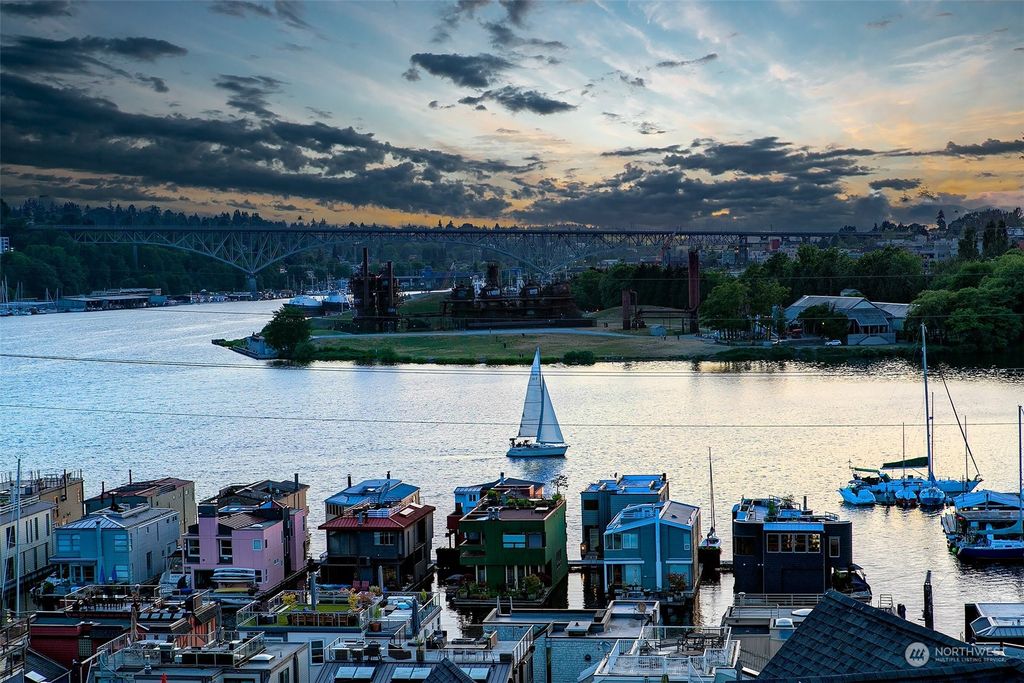 Photo of 2611 Eastlake Avenue E #405, Seattle, WA 98102 (MLS # 2076507)