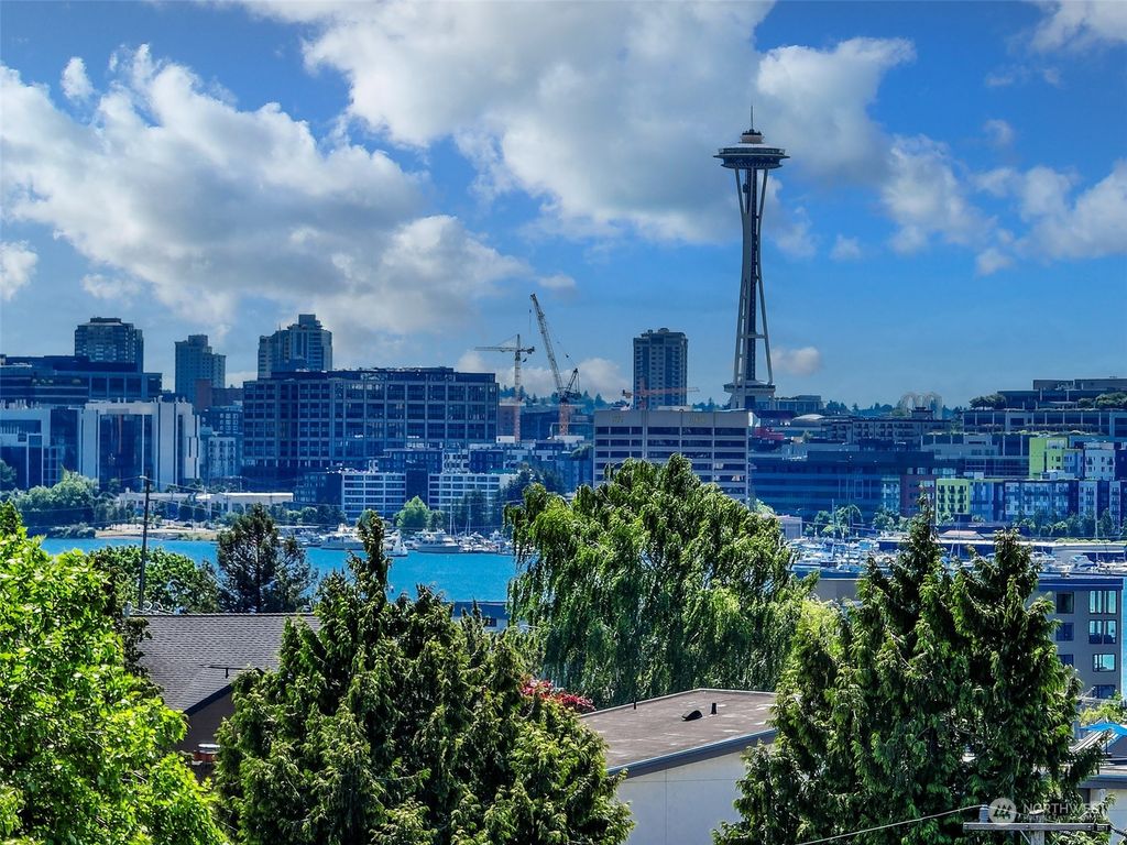 Photo of 2611 Eastlake Avenue E #405, Seattle, WA 98102 (MLS # 2076507)