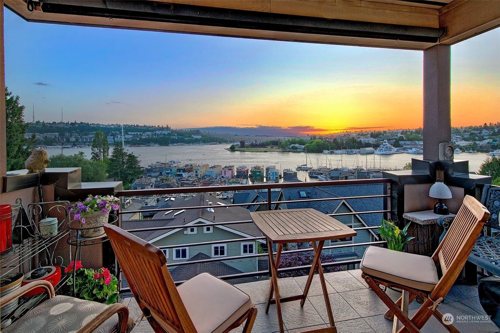 Photo of 2611 Eastlake Avenue E #405, Seattle, WA 98102 (MLS # 2076507)