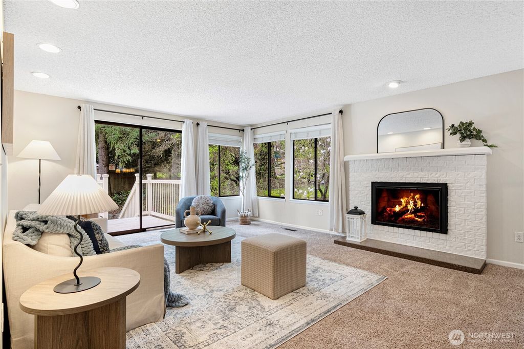 Photo of 16012 NE 95th Court, Redmond, WA 98052 (MLS # 2329108)