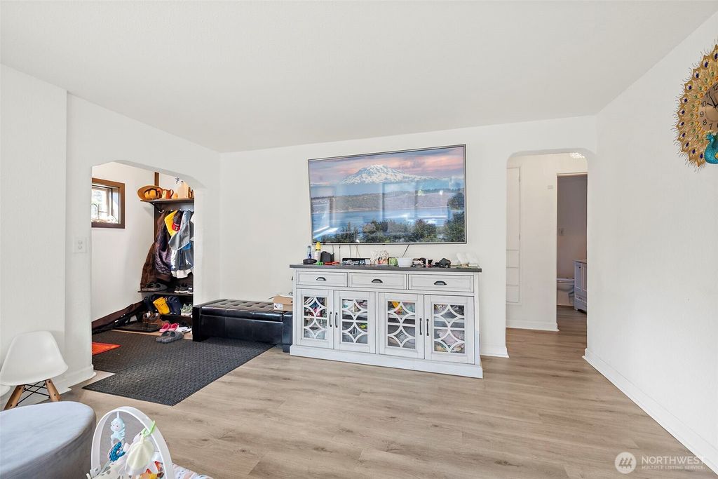 Photo of 128 NE 125th Street, Seattle, WA 98125 (MLS # 2433974)