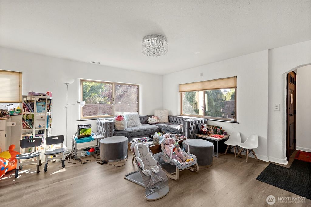 Photo of 128 NE 125th Street, Seattle, WA 98125 (MLS # 2433974)