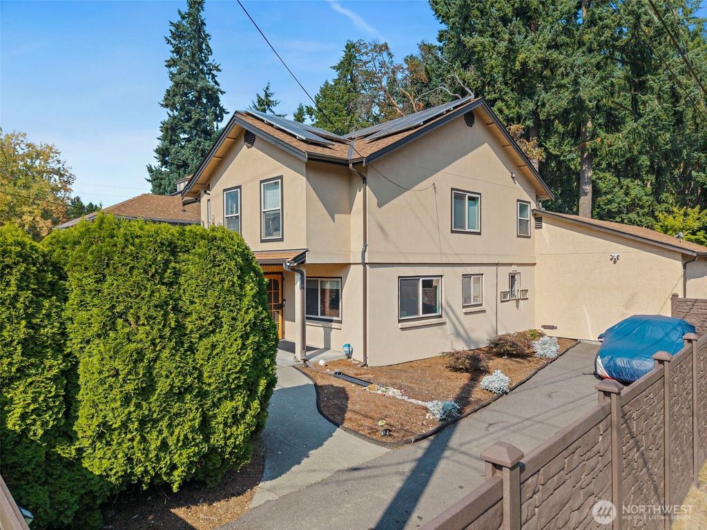 Photo of 128 NE 125th Street, Seattle, WA 98125 (MLS # 2433974)