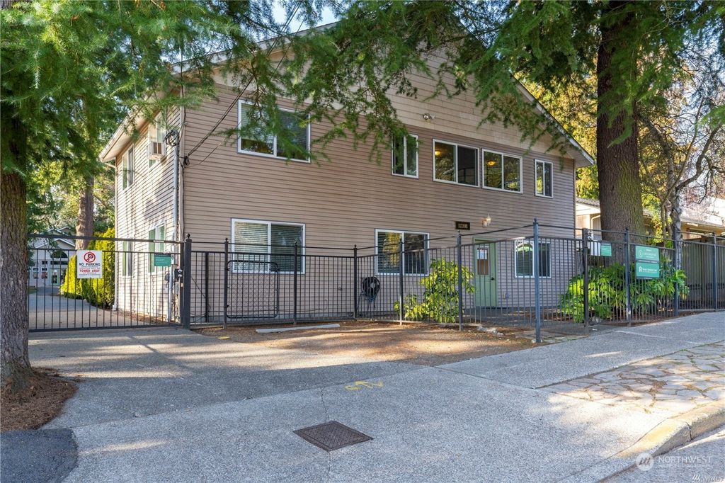 Photo of 11339 8th Avenue NE, Seattle, WA 98125 (MLS # 2033675)