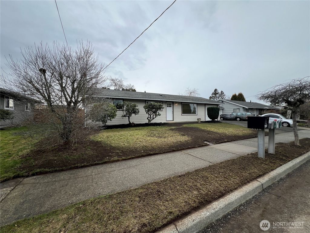 Photo of 12685 SE 168th Street, Renton, WA 98058 (MLS # 2333588)