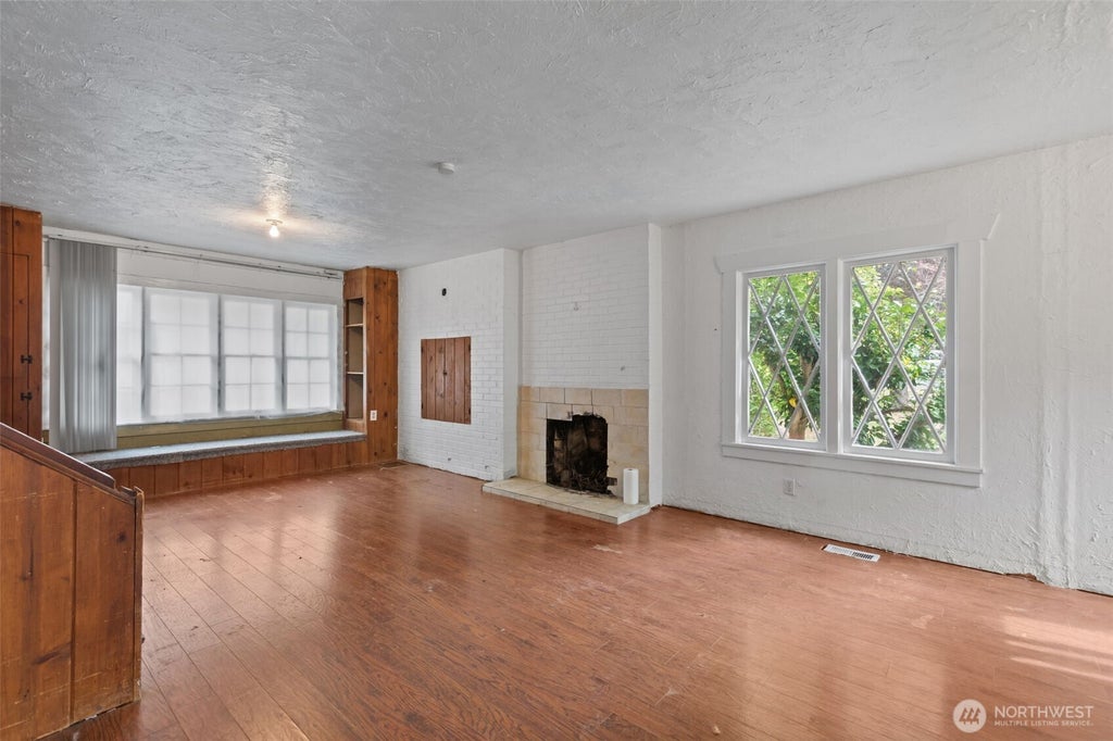 Photo of 14629 24th Avenue SW, Burien, WA 98166 (MLS # 2582881)