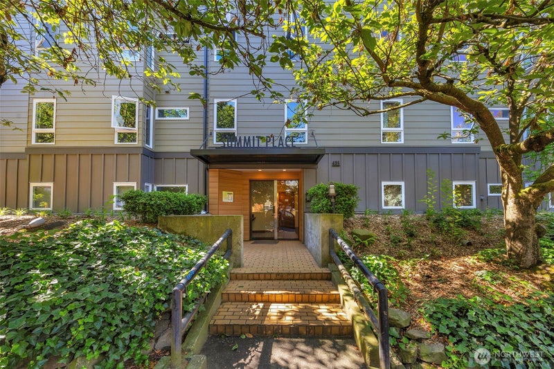 435 Summit Avenue E 402