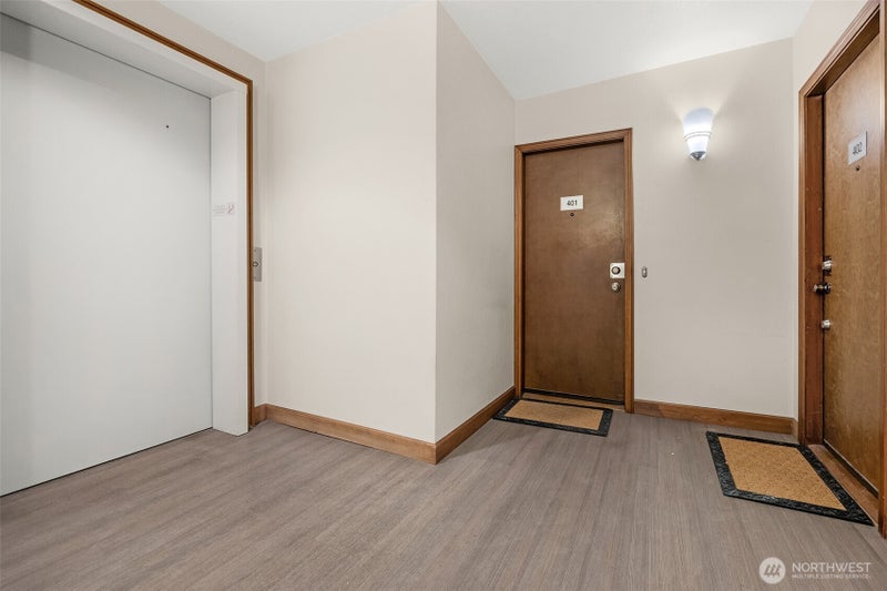 435 Summit Avenue E 402