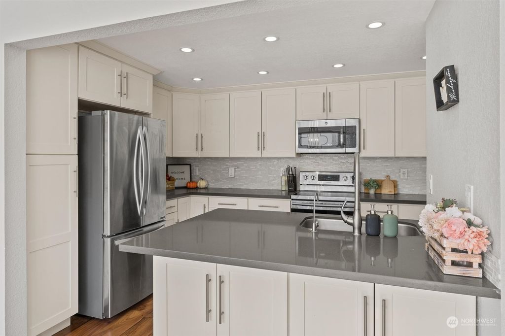 Photo of 2930 76th Avenue SE #A102, Mercer Island, WA 98040 (MLS # 2067463)