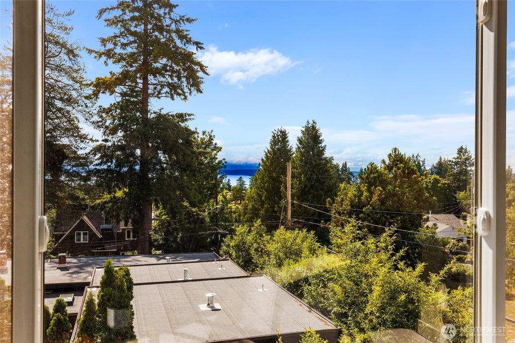 Photo of 215 N 120th Street #301, Seattle, WA 98133 (MLS # 2551746)