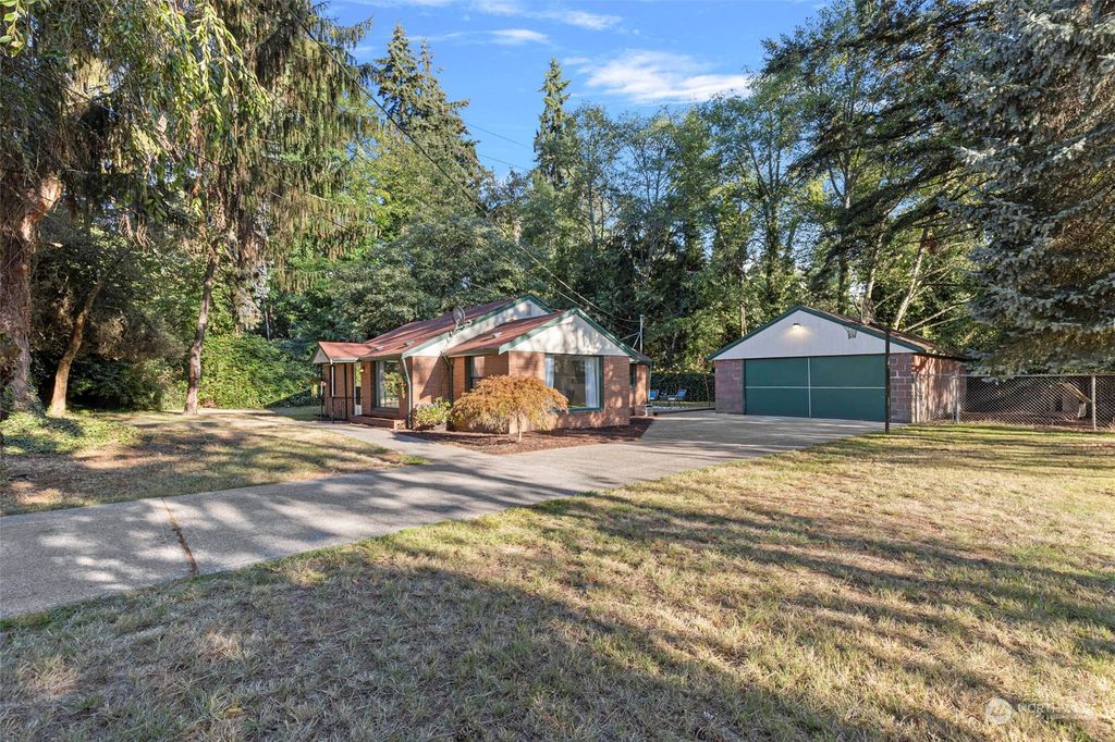 Photo of 115 S 200th Street, Des Moines, WA 98198 (MLS # 2282561)