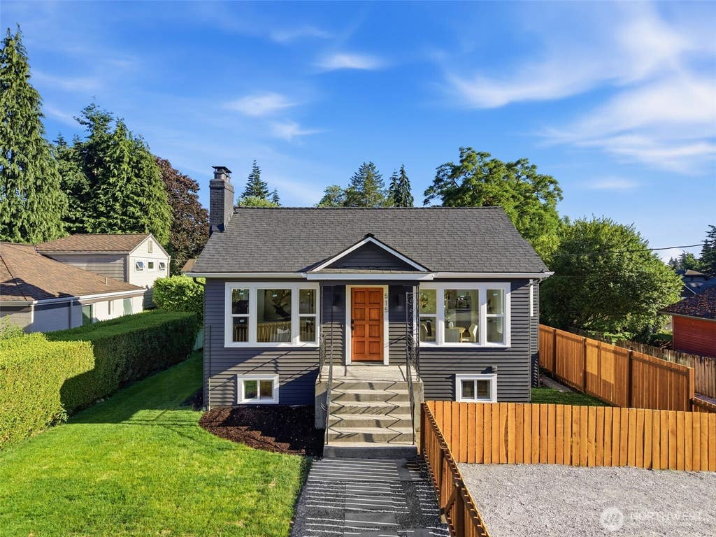 Photo of 515 N 122nd Street, Seattle, WA 98133 (MLS # 2541265)