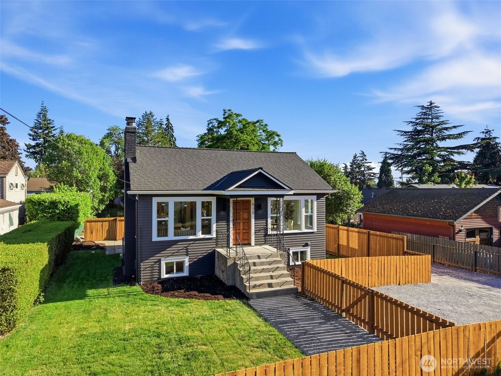 Photo of 515 N 122nd Street, Seattle, WA 98133 (MLS # 2541265)