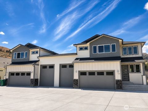 Photo of 1729 Danny Boy Lane, Wenatchee, WA 98801 (MLS # 2522065)