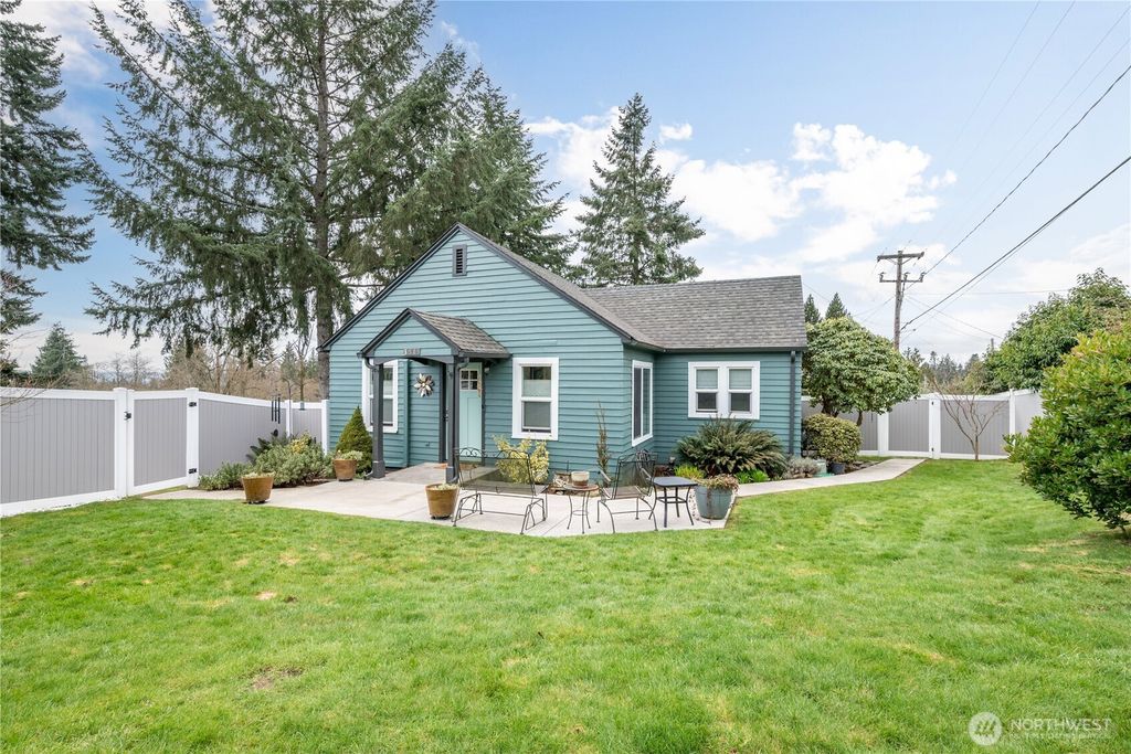 Photo of 3515 Columbia Heights Road, Longview, WA 98632 (MLS # 2486184)