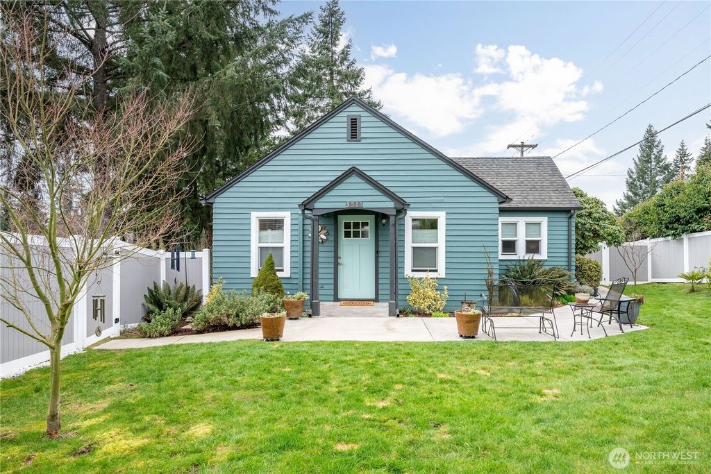 Photo of 3515 Columbia Heights Road, Longview, WA 98632 (MLS # 2486184)