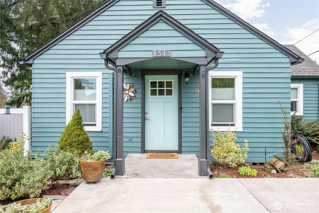 Photo of 3515 Columbia Heights Road, Longview, WA 98632 (MLS # 2486184)