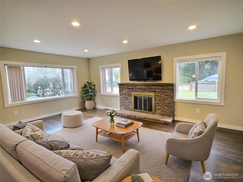 Photo of 9827 8th Avenue NE, Seattle, WA 98115 (MLS # 2489170)